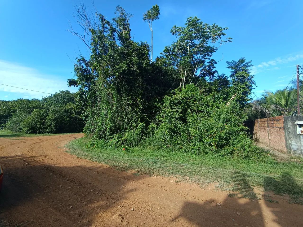 //Lote de esquina com 1020 M2 próximo à Paricatuba 