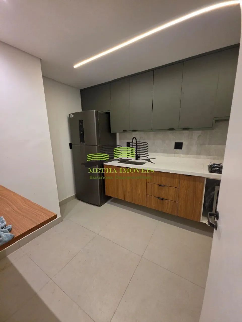 BELÍSSIMO APARTAMENTO TOTALMENTE MOBILIADO - VENDA E LOCAÇÃO - Foto 3