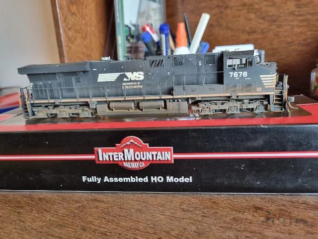 LOCOMOTIVA INTERMOUNTAIN HO ES44 NS DCC SOM - Foto 4