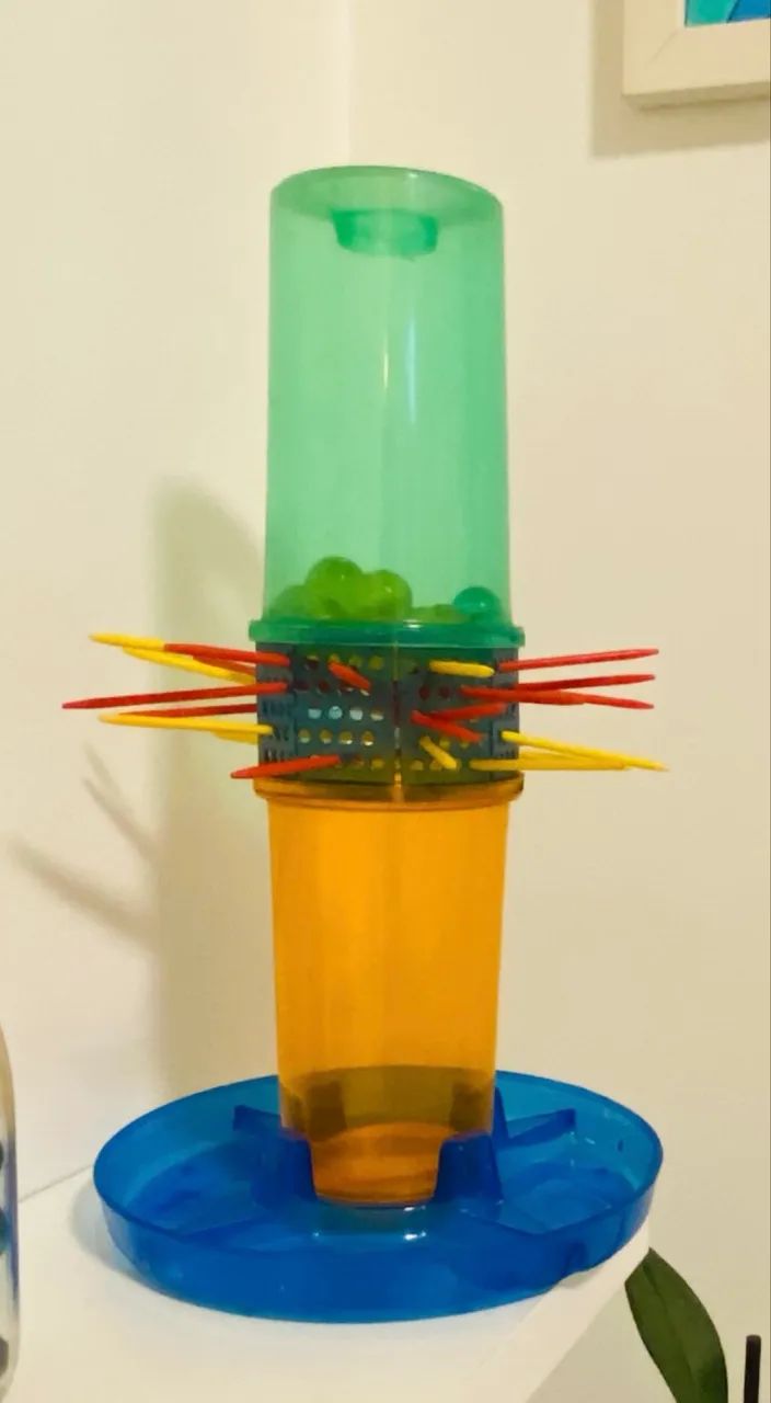 Jogo Cai Não Cai. Brinquedo da Estrela 