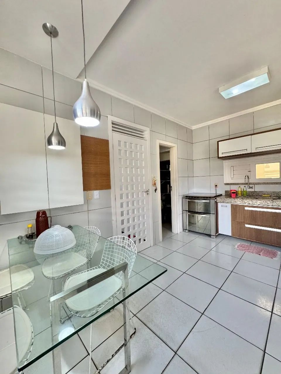 Mesa em vidro e perna em inox! 