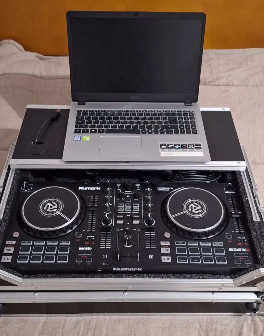 Controladora Numark Mixtrack Pro Fx + Hardcase SOMCASE
