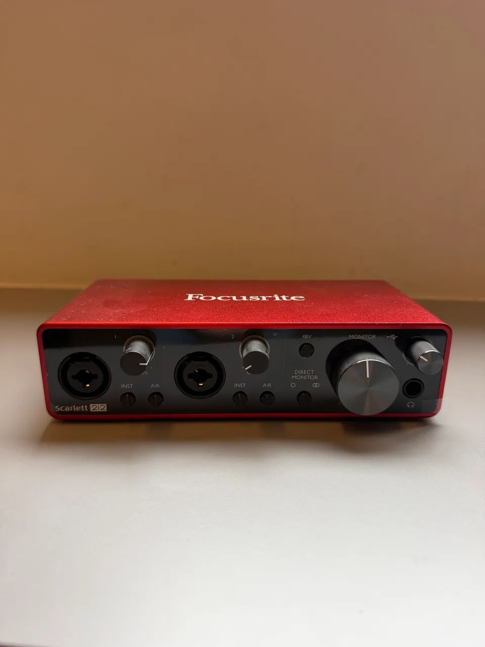 Focusrite Scarlett 2i2 3ª Geração - Interface de Áudio USB - Zerada