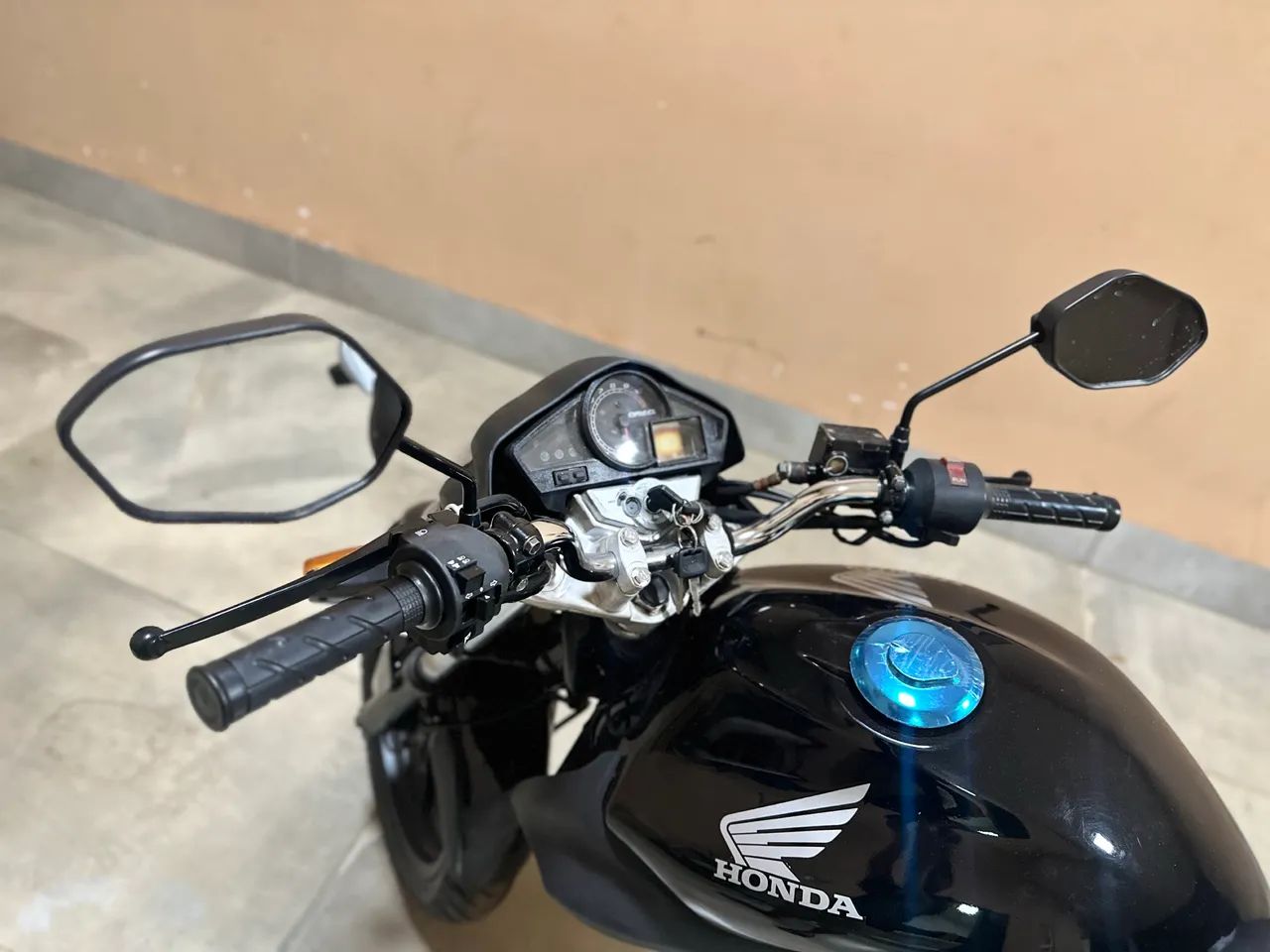 HONDA CB 300R