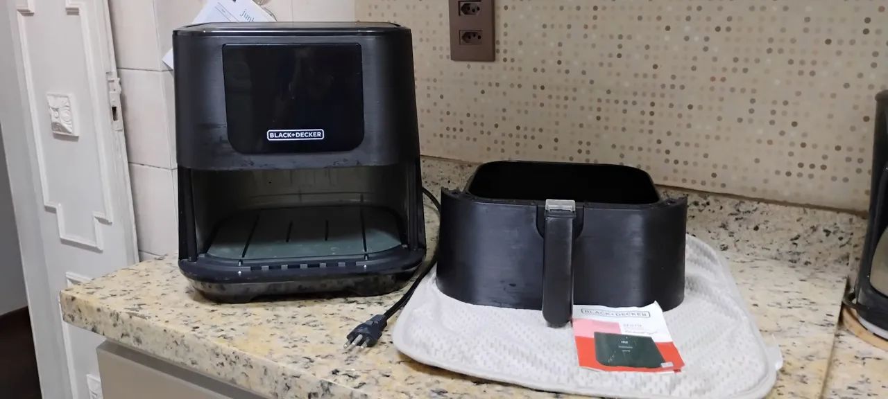 Fritadeira Air Fryer Black + Decker AFD7Q - Foto 2