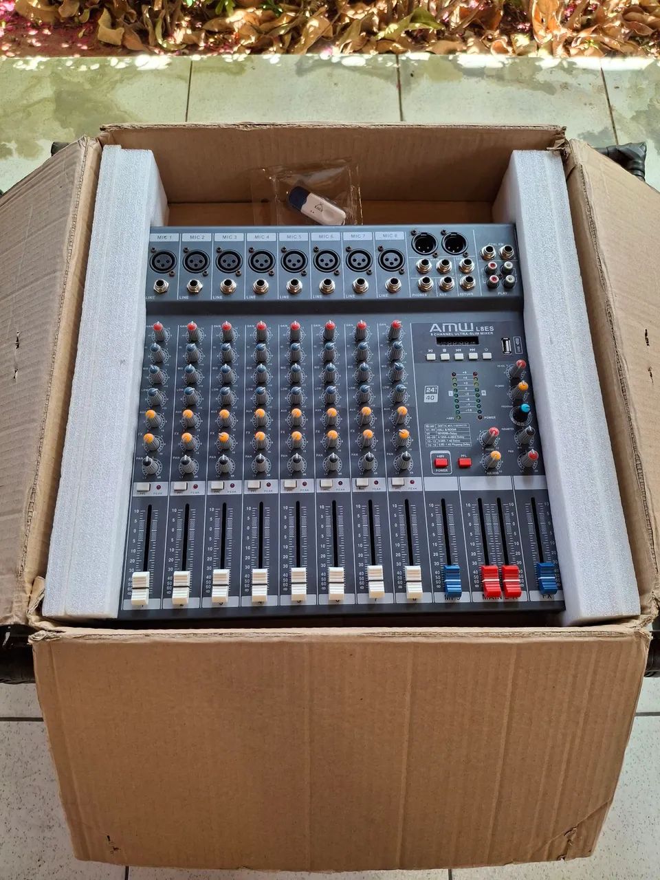 Mesa de som Amw l8 Es com Reverb 