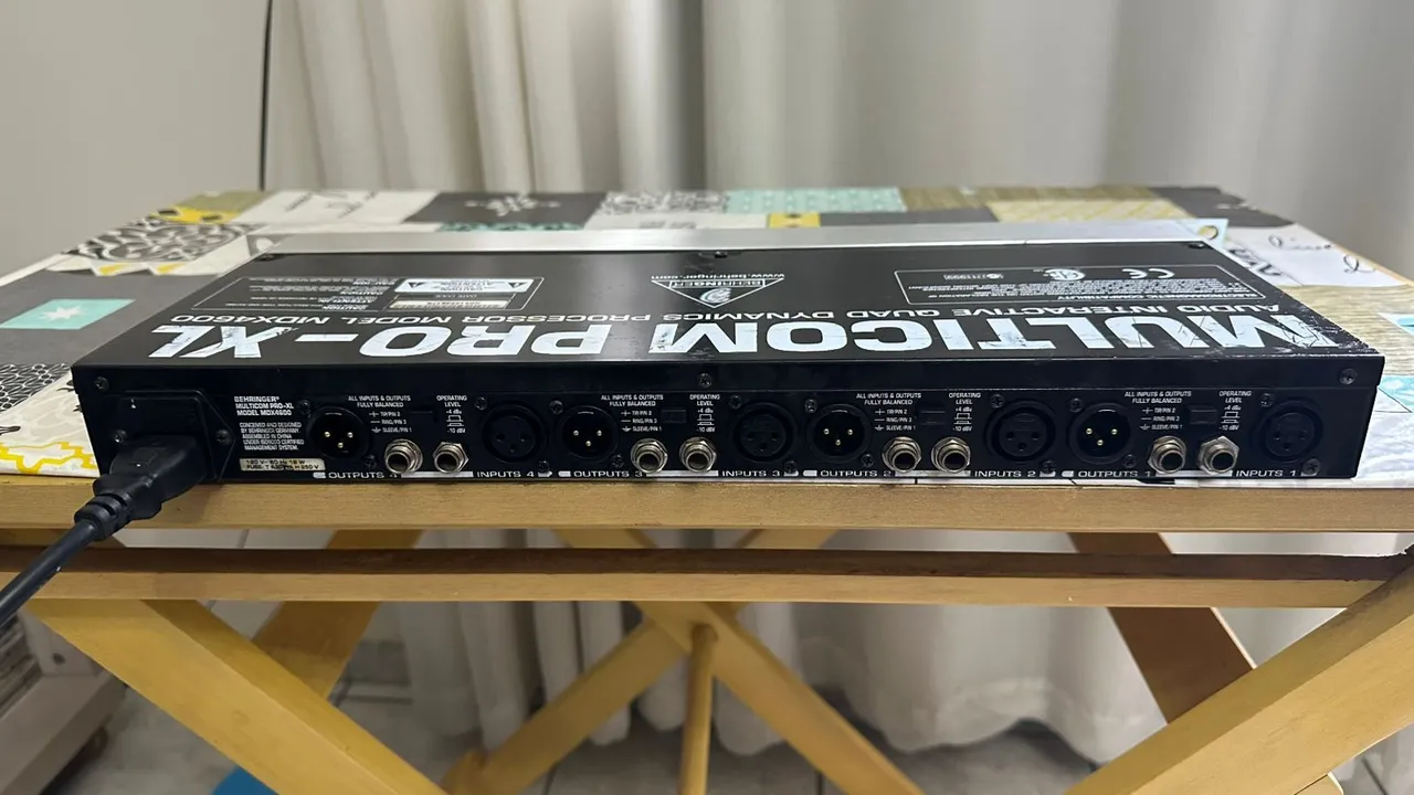 compressor de audio behringer