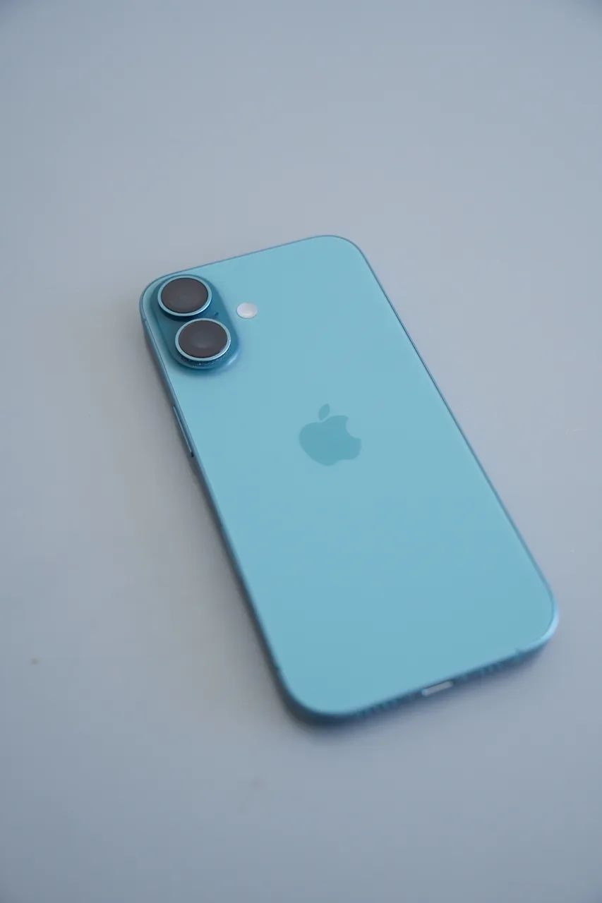 iPhone 16 verde  - Foto 2