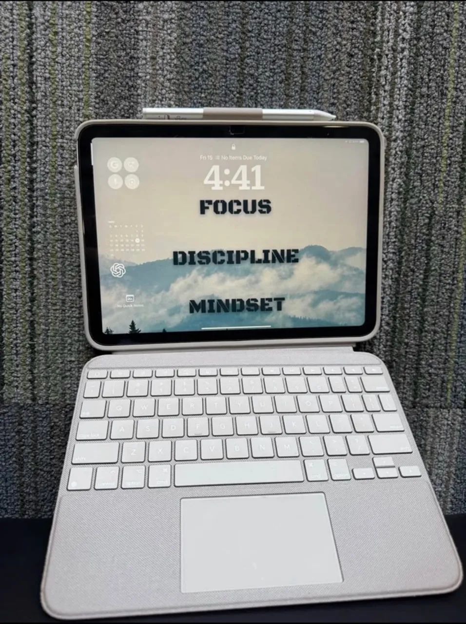 iPad 10th generation + capinha e teclado longitech sem fio e bluetooth  - Foto 3