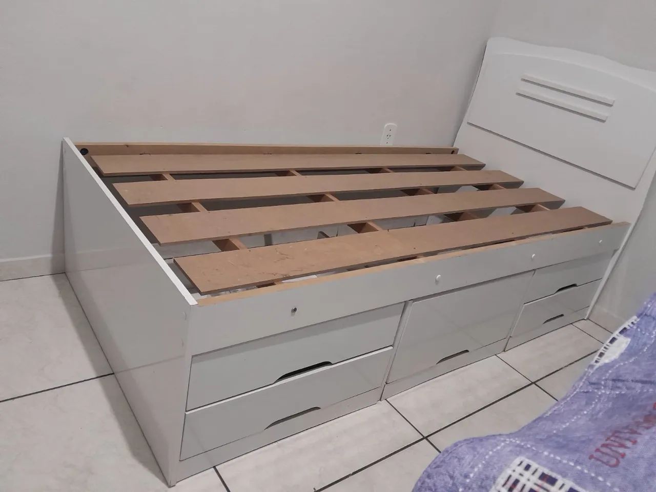 cama com gavetas e cabeceira