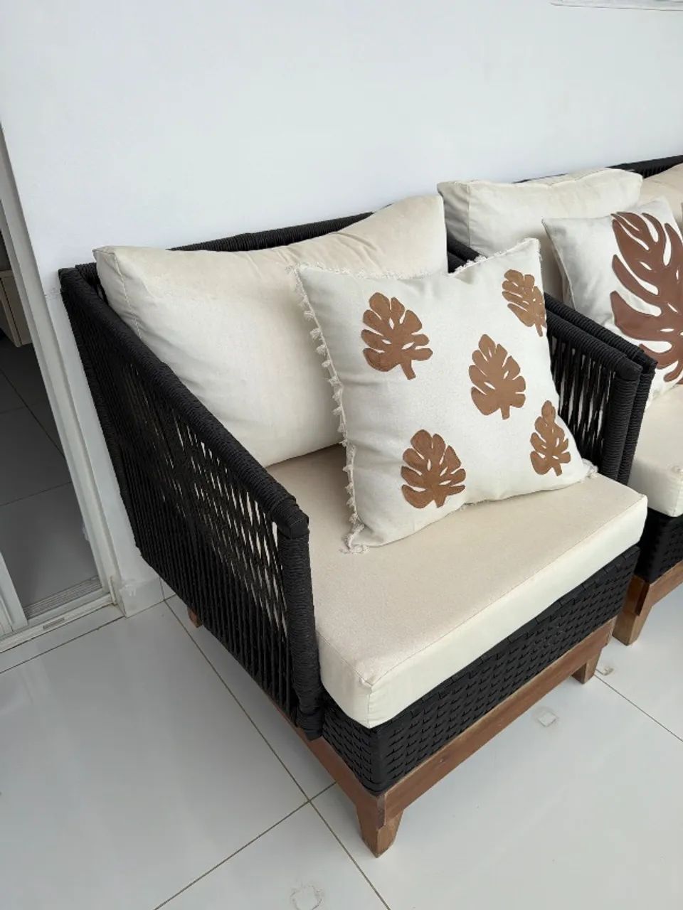 Conjunto de poltronas e mesa de centro  - Foto 2