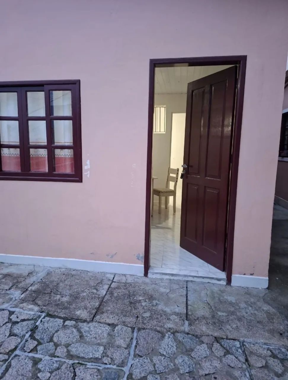 Alugo casa mobiliada na Costeira do Pirajubaé  - Foto 2
