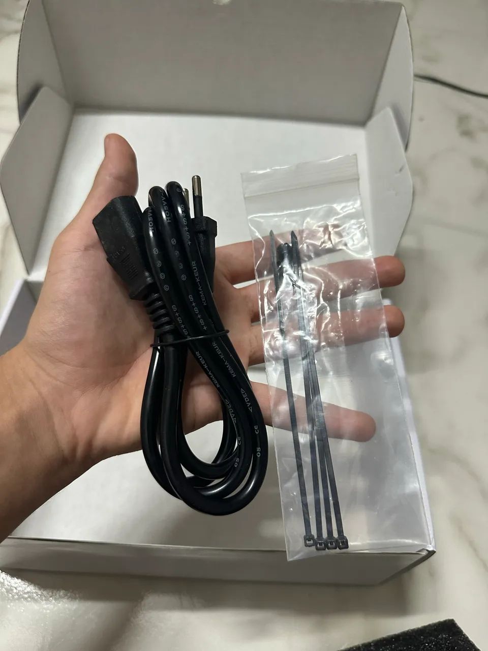 Vendo fonte 500w Zeus com PFC ativo 
