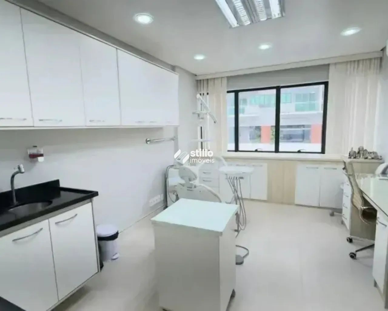 CLÍNICA COM 2 CONSULTÓRIOS DISPONÍVEIS PARA VENDA NO EDIFÍCIO CEMOM