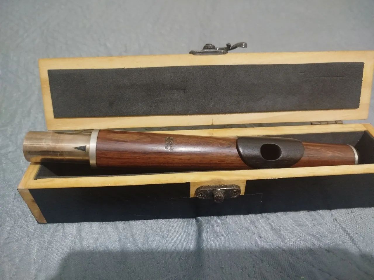 Bocal de madeira e Paula Medina 