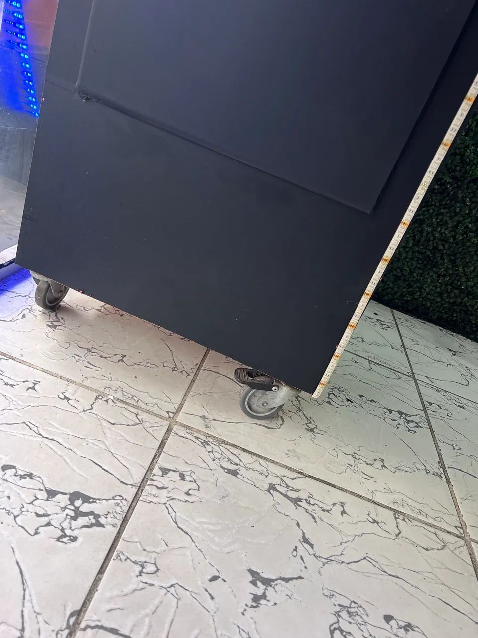 Vitrine de loja com rodinha e chave  - Foto 4