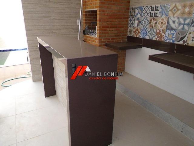 Casa de luxo na ilha com 03 suítes e parte alta do bairro