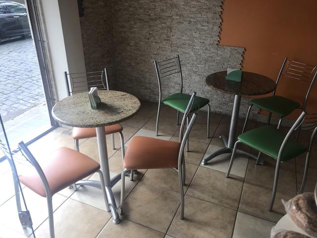 Mesinha e cadeiras