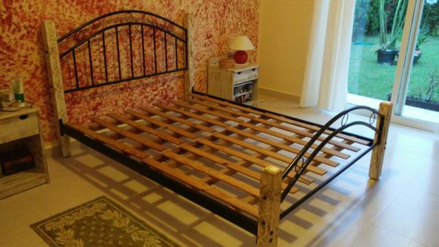 Cama casal padrão ferro e madeira patinada linda - Foto 6