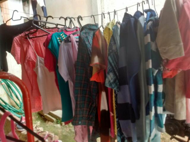Vendo um lote de roupas e sapato para brechó em prefeito sestado - Foto 2