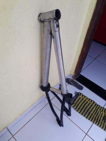 Quadro mônaco trincado