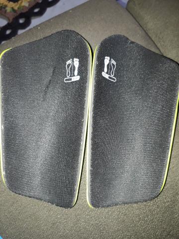 Vendo par de caneleiras adidas original - Foto 3