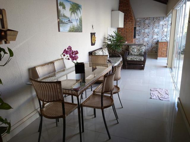 Linda casa em condomínio fechado, 3 quartos (1 suíte), com piscina - Foto 13