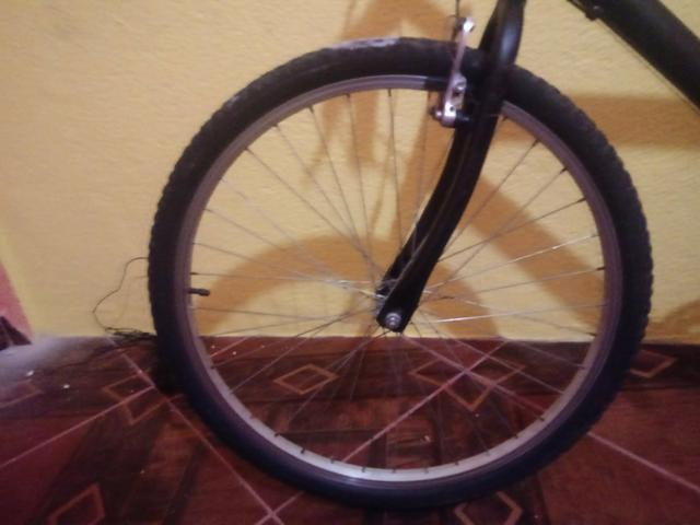 Vendo uma bicicleta semi-nova da Caloi 200 - Foto 5
