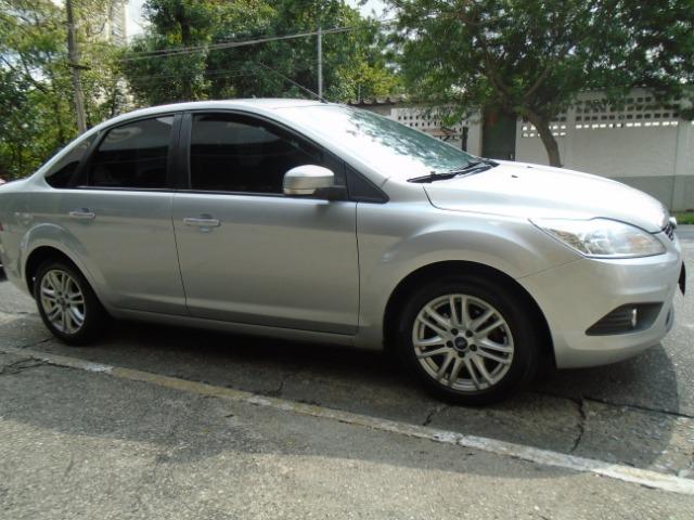 Focus sedã 1.6 flex 81.000 km Novo! 2013 único dono - Foto 3