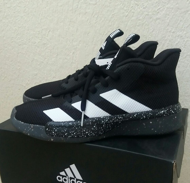 paqueta esportes tenis adidas