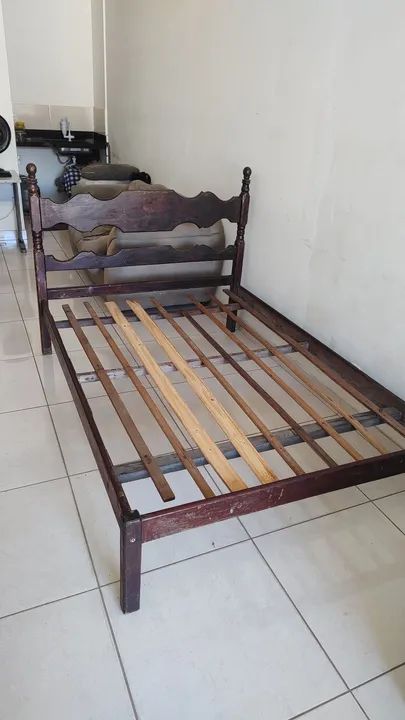 Vendo está cama de casal de madeira maciça leia todo anúncio. - Foto 5