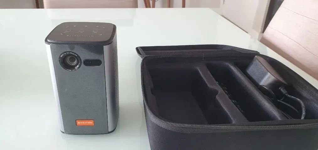 Projetor Portátil 4K e 3D ByIntek P70 + 2 Óculos 3D (Semi Novo) - Foto 4