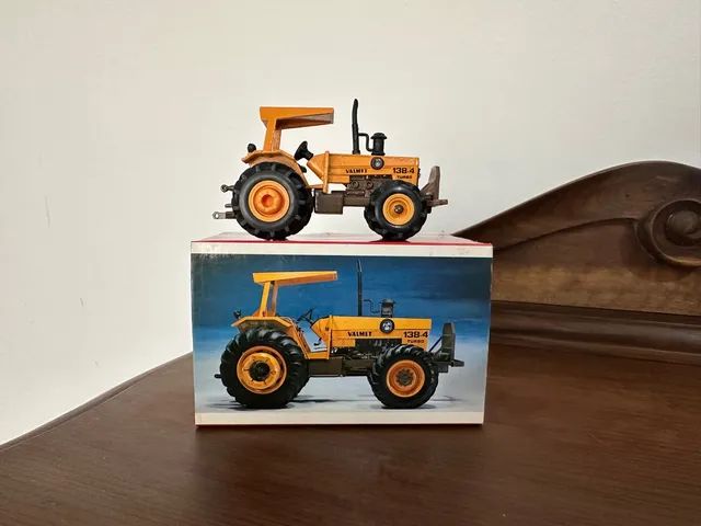 Raríssimo trator Valmet 138-4 Arpra 1/50 impecável 