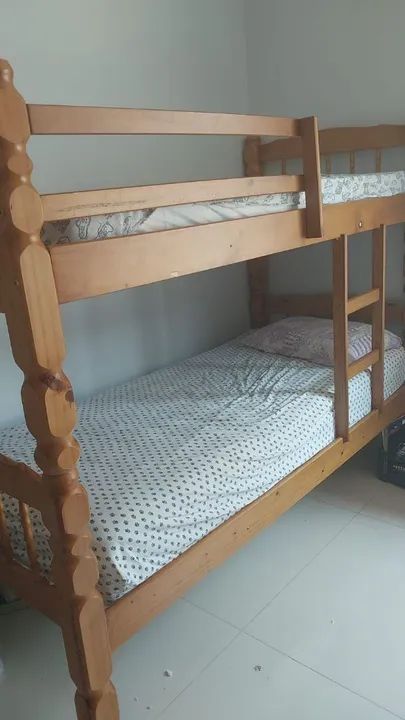 Beliche de madeira em ótimo estado