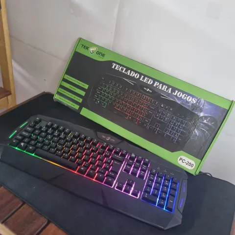 Teclado gamer TEKONE PC-200