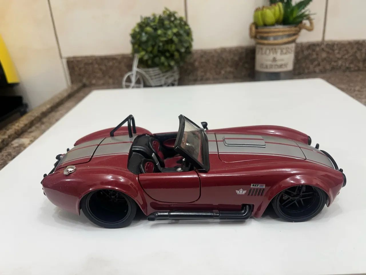 Miniatura de carro Ford Mustang Cobra - Foto 3