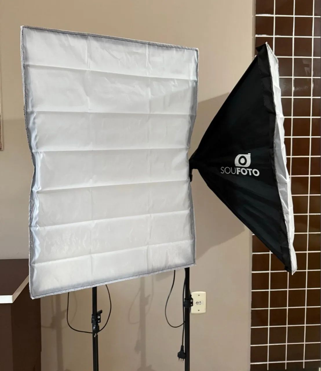 kit 2 softbox 50 cm x 70 cm bocal e27 110 v com tripé soufoto - Foto 3