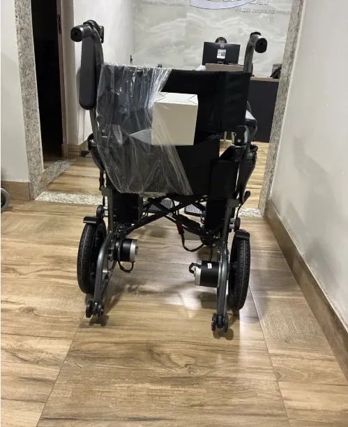 Cadeira de rodas motorizada - Foto 2