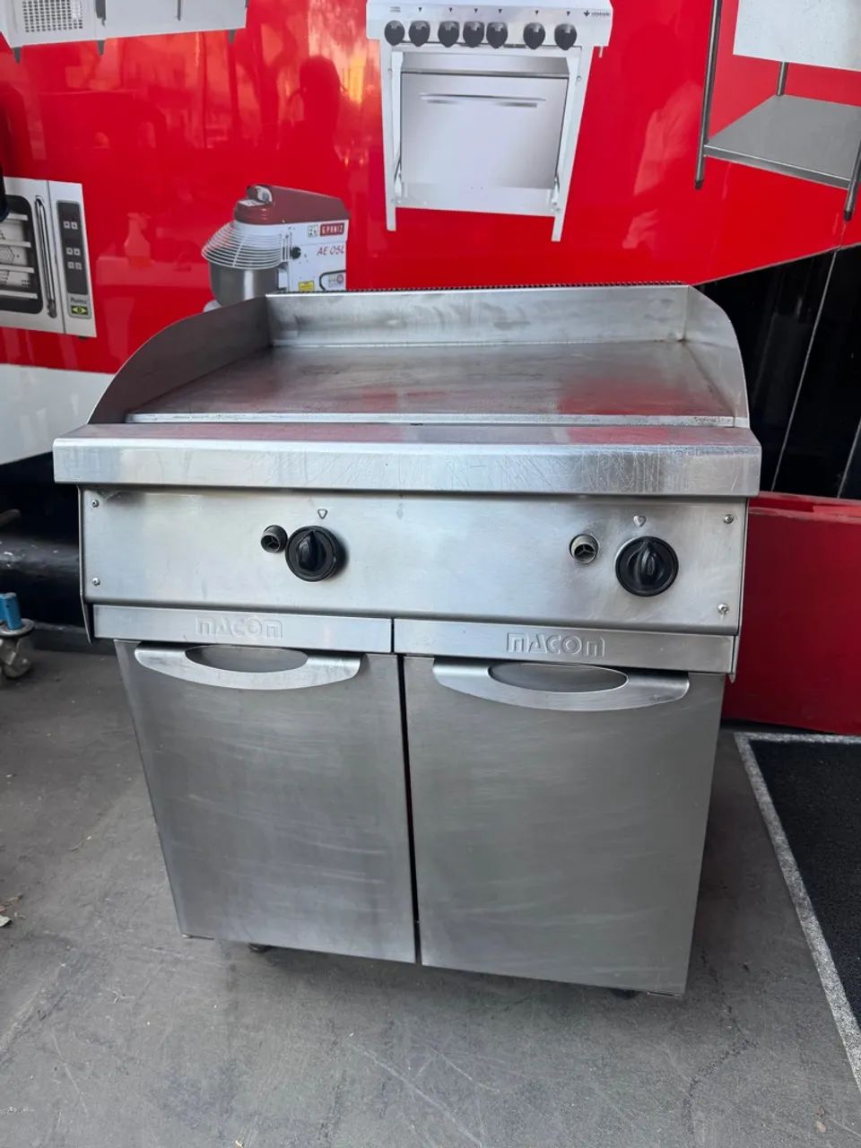 VENDO UMA CHAPA A GÁS MACOM COM A BASE - Foto 6