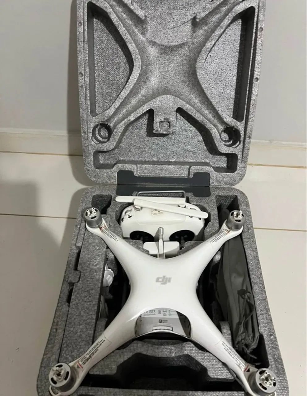 Drone DJI com câmera DJI phantom 4 pro 