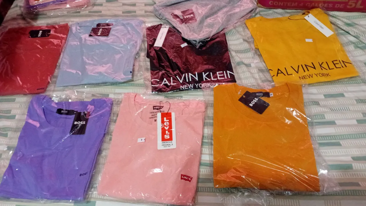 Camisetas Calvin Klein e Boss - Cores Variadas