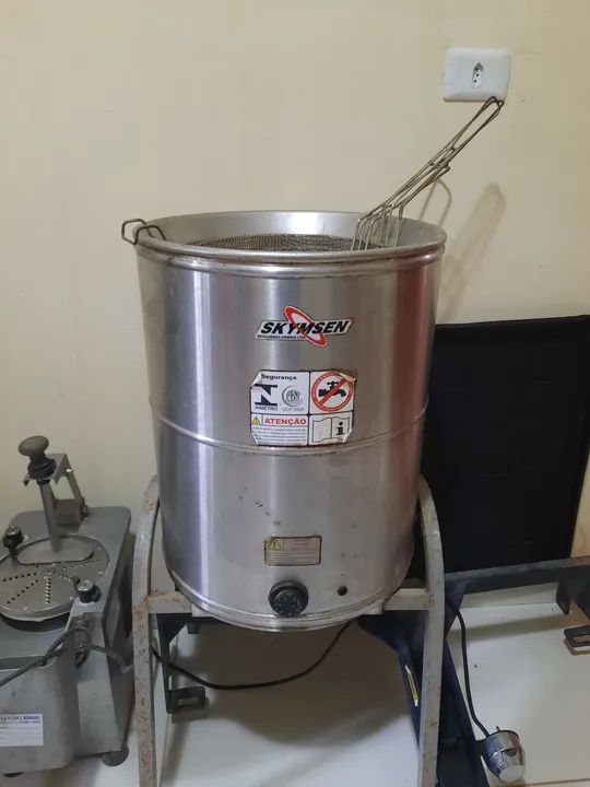 Fritadeira Eletrica A Oleo/Agua/Sal 24 Lt.