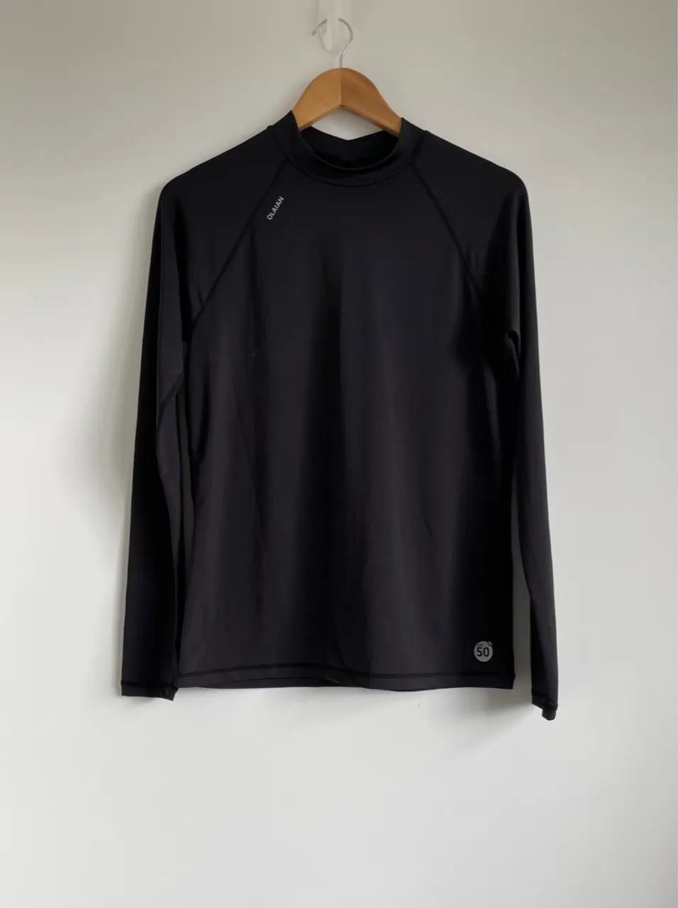 Camiseta manga longa preta proteção solar UPF Olaian