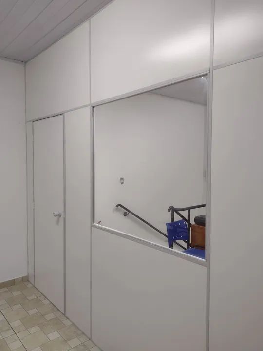 Divisórias ambiente/ é Pisos láminado é vinílico 