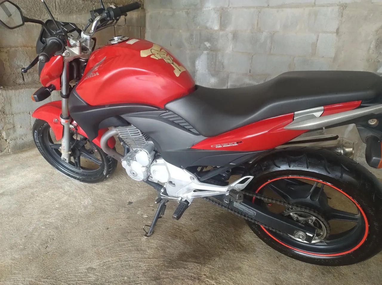 Moto CB 300 