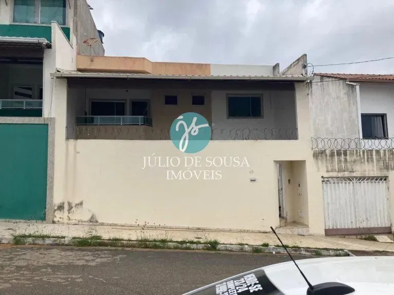 Imóvel para aluguel possui 140 metros quadrados com 3 quartos
