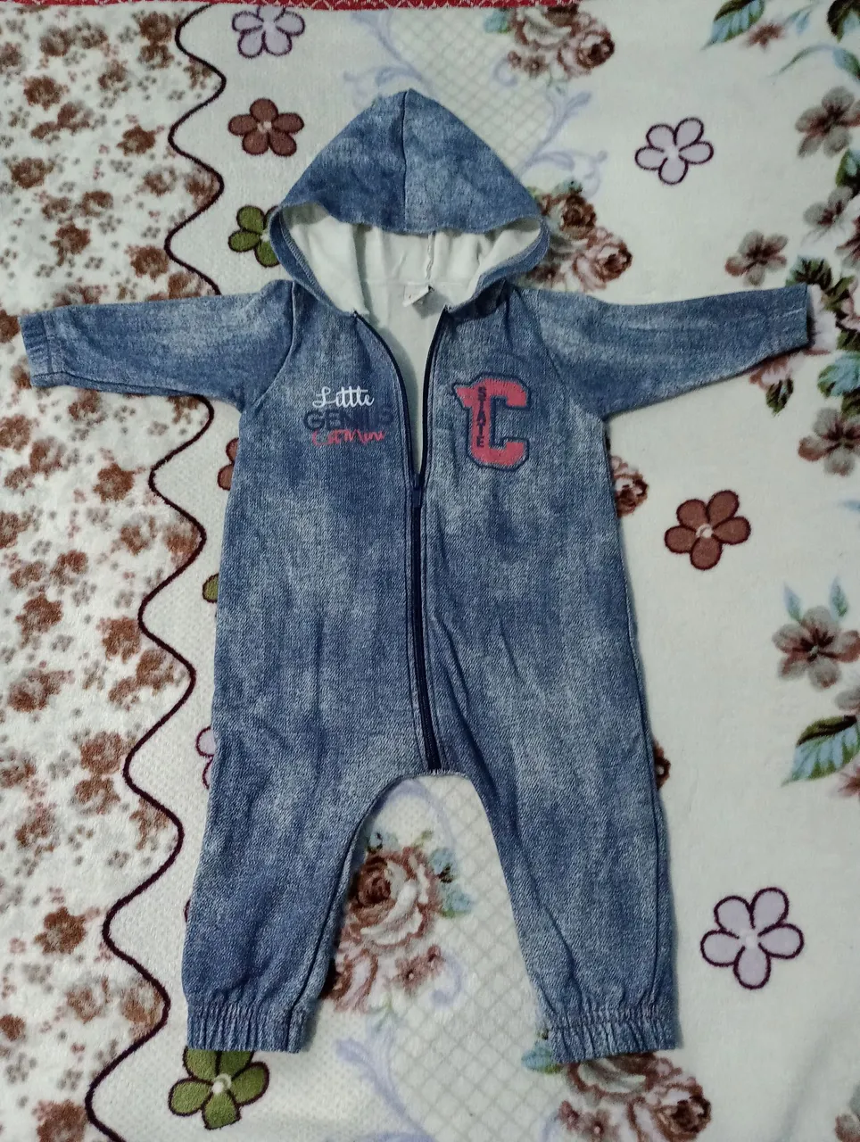 Macacão Jeans e Fleece Bebê com Capuz