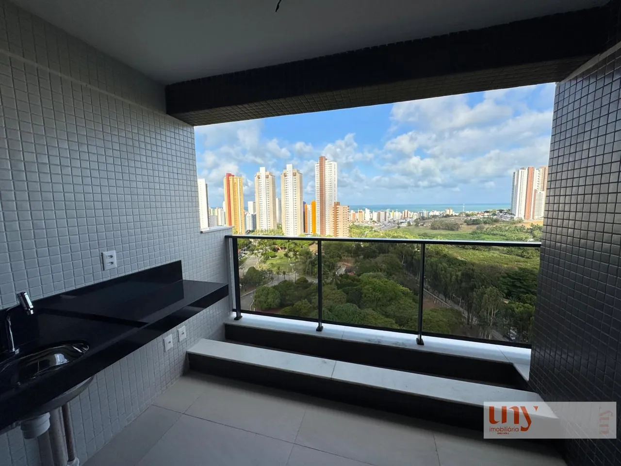 Apartamento novo com 3 suítes e vista definitiva no Miramar