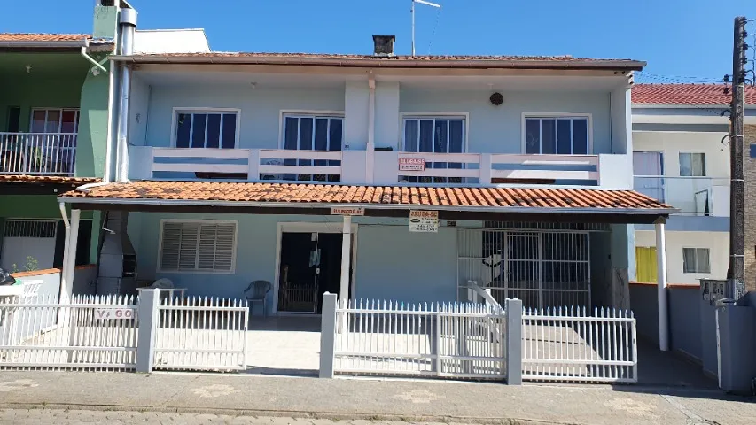 SOBRADO 2 E 3 QUARTOS 300 METROS DA PRAIA