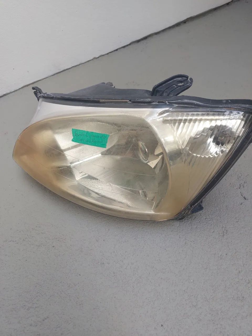 Farol esquerdo Corsa Classic polir lente  - Foto 2